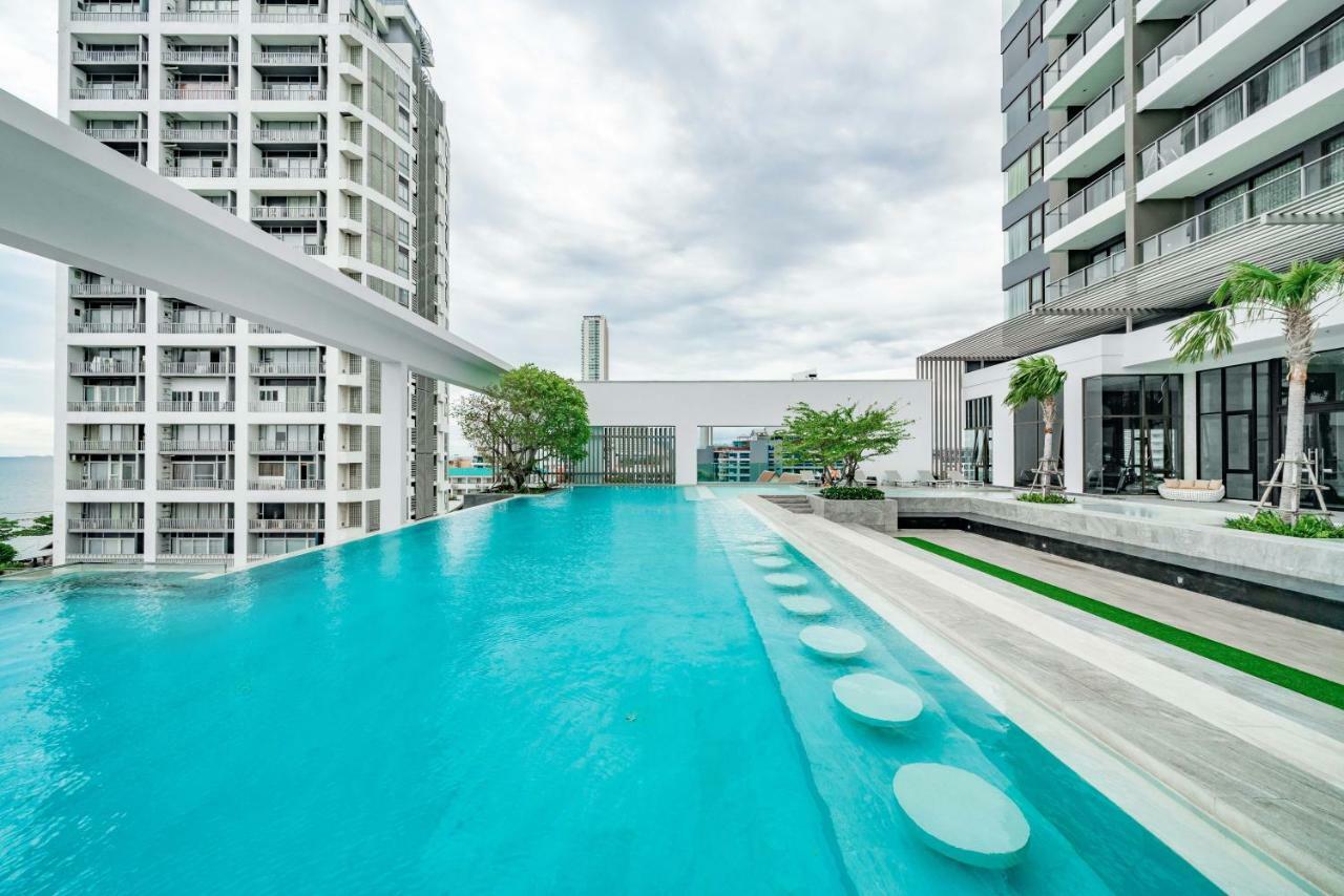 Pattaya Aeras Condotel Pantai Jomtien Bagian luar foto