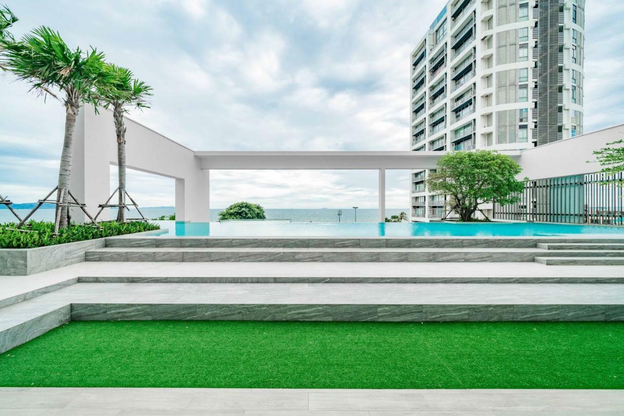 Pattaya Aeras Condotel Pantai Jomtien Bagian luar foto